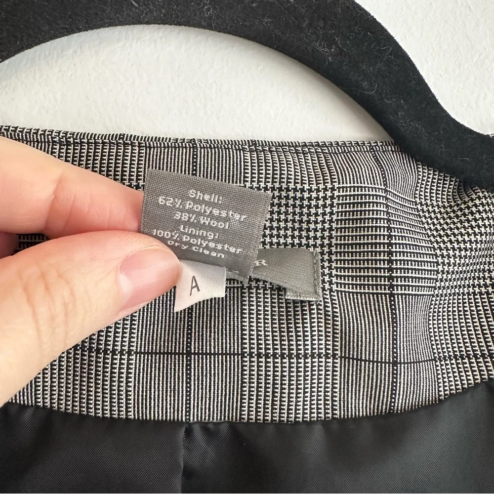 3/$25 ⭐️ Ann Taylor Factory Black and White Plaid Retro Style Button-Up Blazer